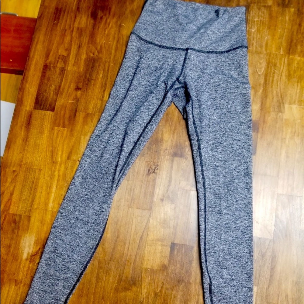 Lululemon leggings size 6